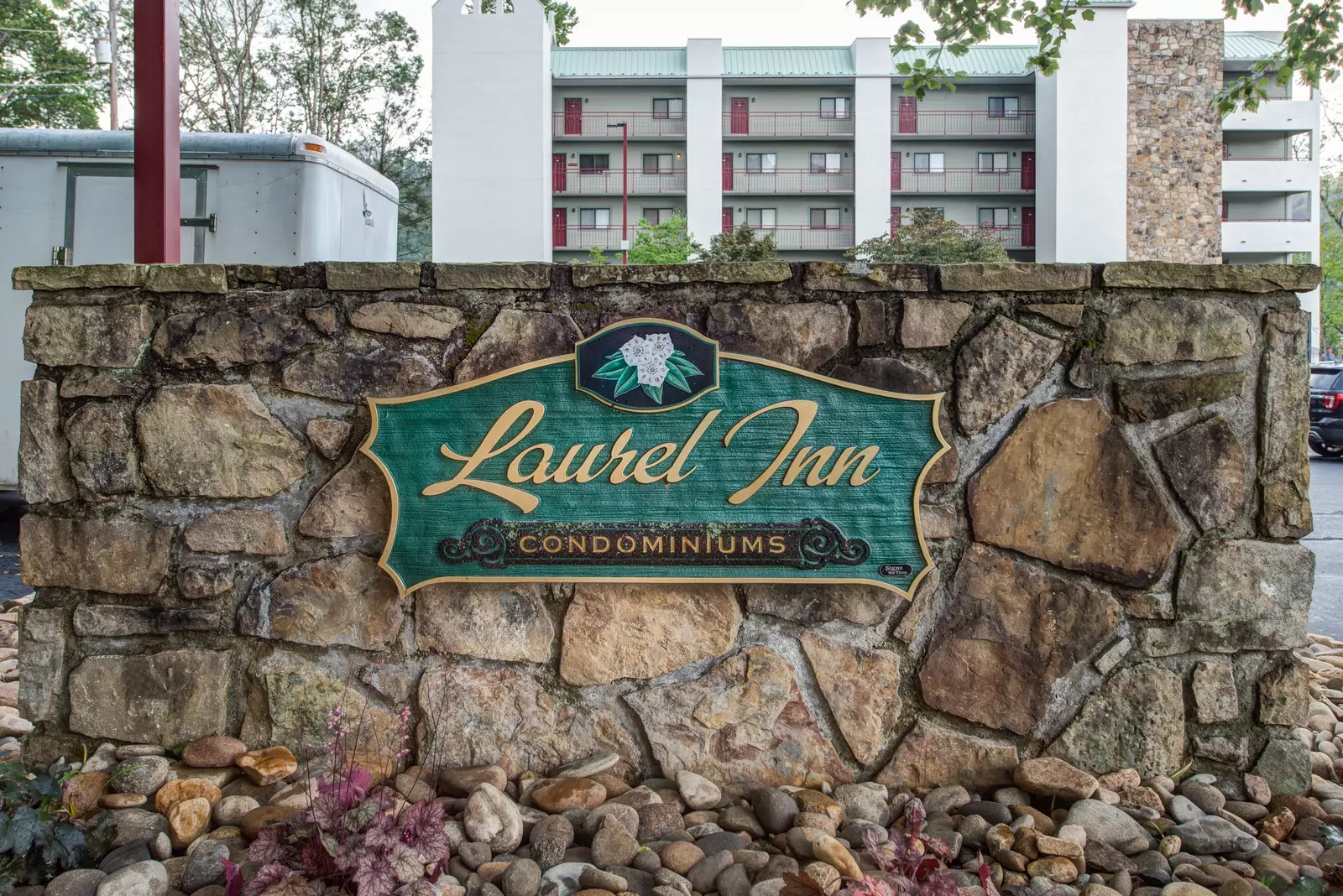 Laurel Inn Condominiums sign